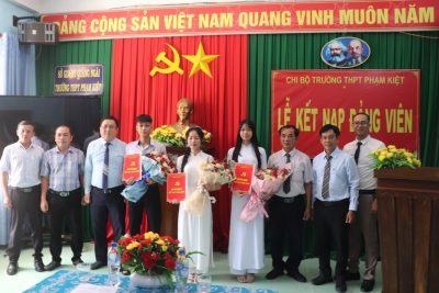 Chi bộ Trường THPT Phạm Kiệt: Kết nạp đảng viên cho học sinh lần thứ II, năm 2024