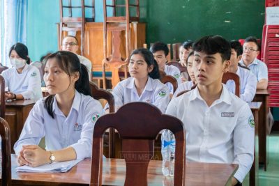 HUFI trao học bổng cho các em học sinh khó khăn, vượt khó tại Trường THPT Phạm Kiệt