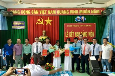 Chi bộ Trường THPT Phạm Kiệt kết nạp 3 đảng viên là học sinh