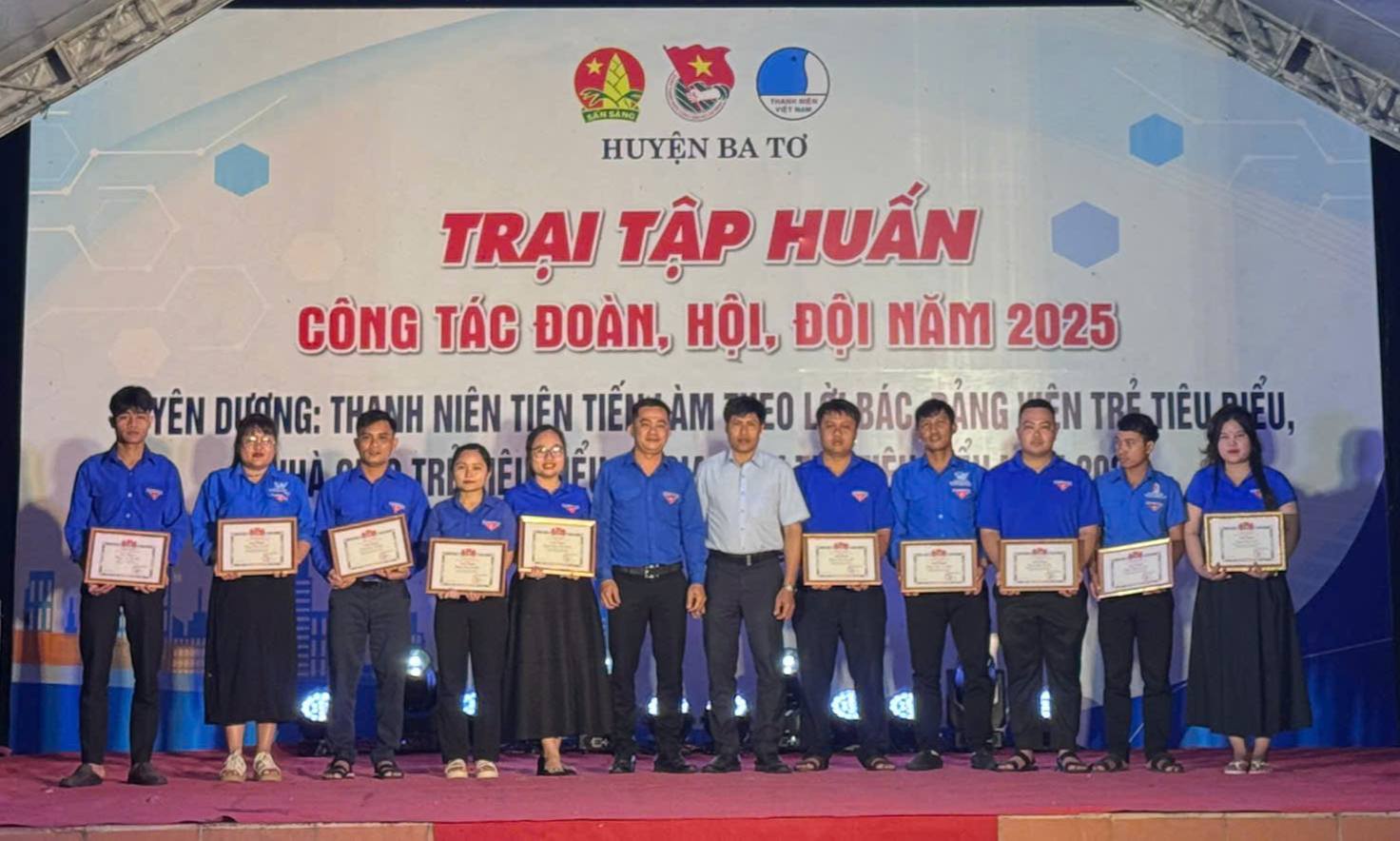 THAM GIA TRẠI TẬP HUẤN CÔNG TÁC ĐOÀN, HỘI, ĐỘI NĂM 2025