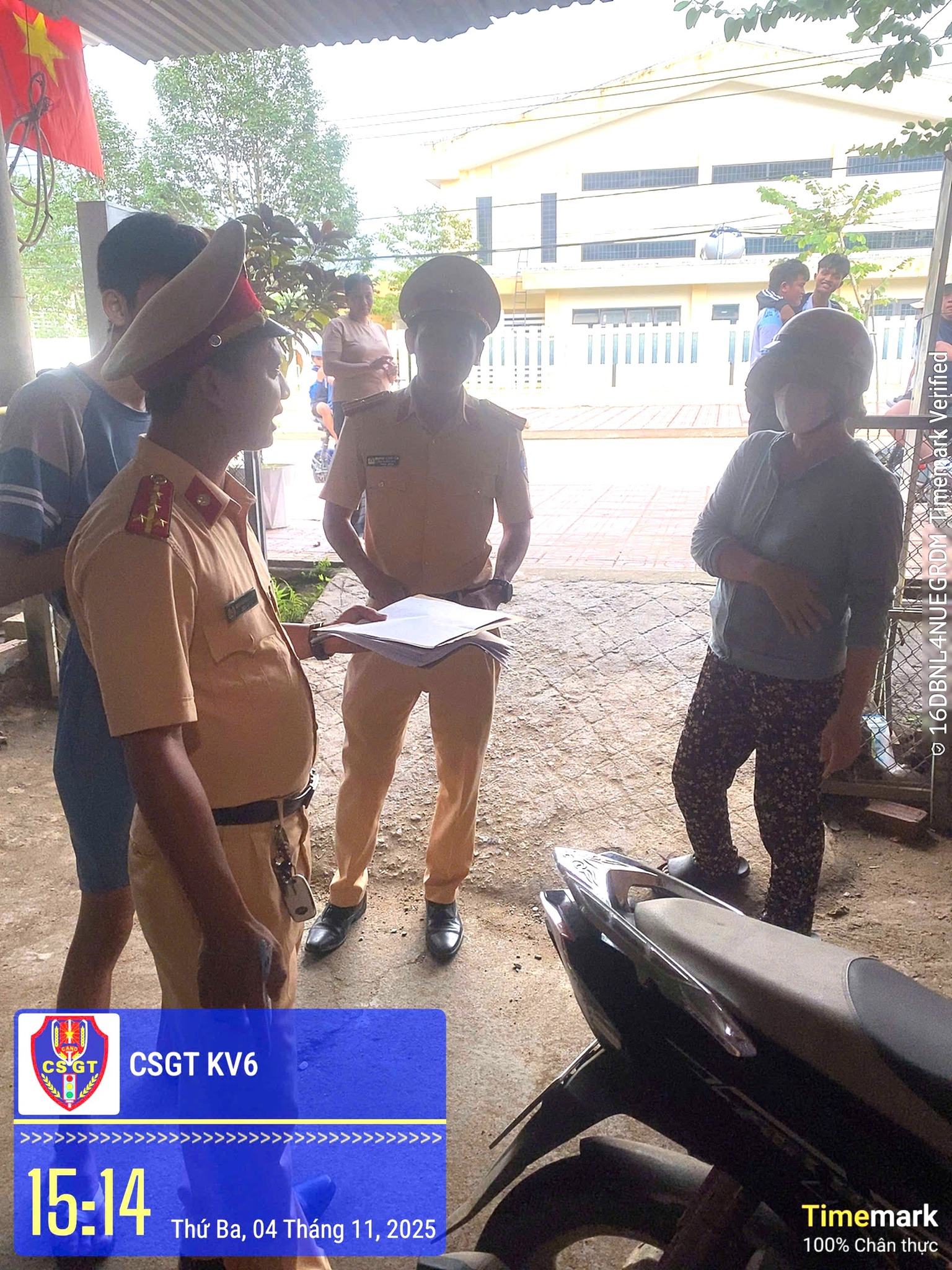 TĂNG CƯỜNG CÔNG TÁC PHỐI HỢP TUYÊN TRUYỀN, KIỂM TRA VÀ XỬ LÝ  VI PHẠM ĐỐI VỚI HỌC SINH VI PHẠM LUẬT TRẬT TỰ, AN TOÀN GIAO THÔNG